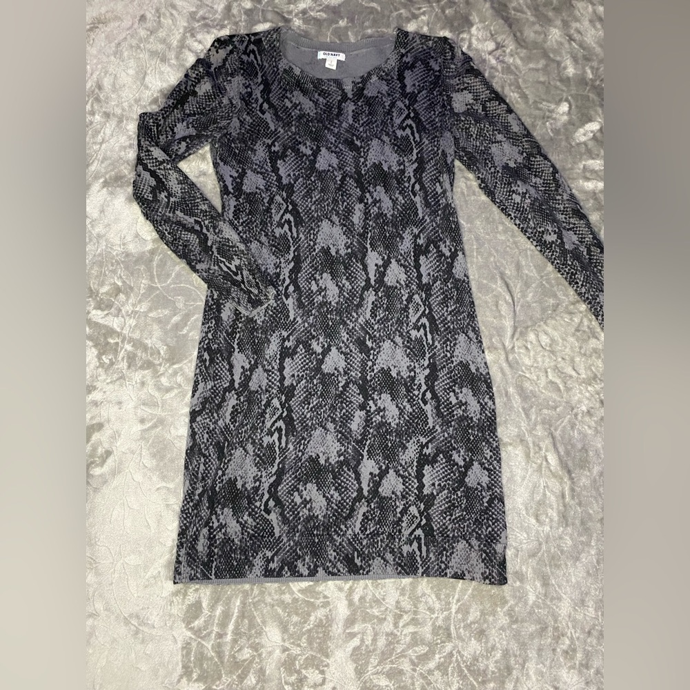 🐍Snake print, long sleeve sweater dress size small from Old Navy - Picture 1 of 4